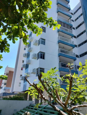 Apartamento amplo a 700 metros da praia